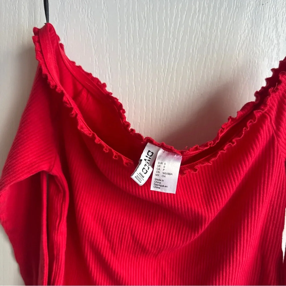 H&M Red Ribbed Off Shoulder Long Sleeve Crop Top - Picture 2 of 5